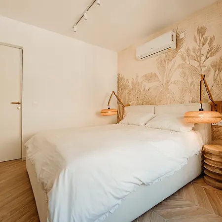 Designer Luxury Apartment, 2 Beds, Prime Location *