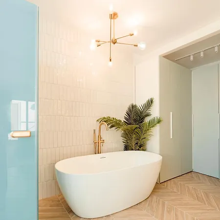 Lejlighed Designer Luxury Apartment, 2 Beds, Prime Location *