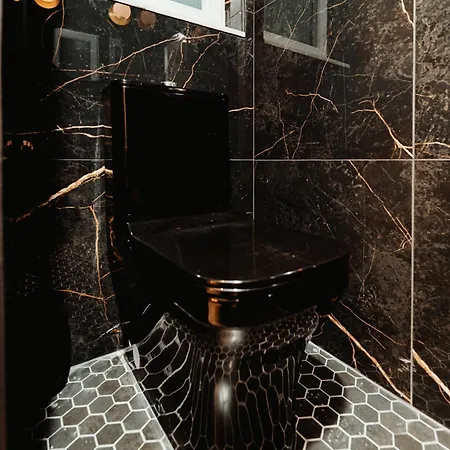 Designer Luxury Apartment, 2 Beds, Prime Location