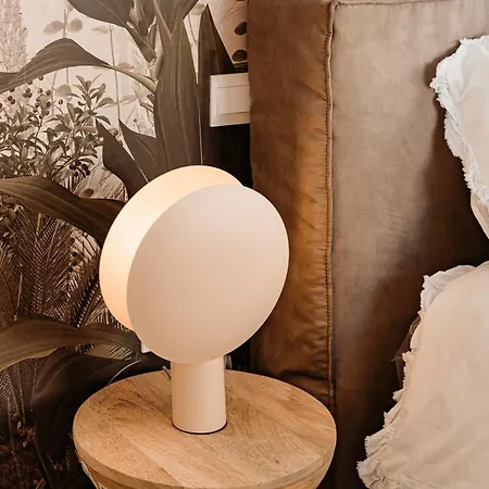 Designer Luxury Apartment, 2 Beds, Prime Location *