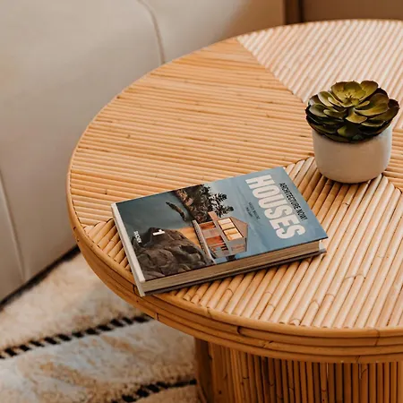 Designer Luxury Apartment, 2 Beds, Prime Location *