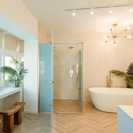 Lejlighed Designer Luxury Apartment, 2 Beds, Prime Location