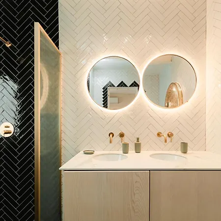 Designer Luxury Apartment, 2 Beds, Prime Location *