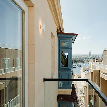 Designer Luxury Apartment, 2 Beds, Prime Location