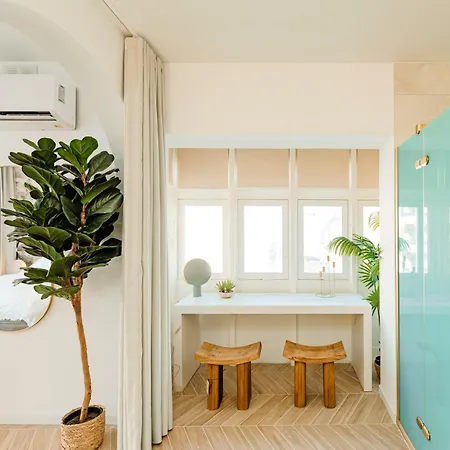 Designer Luxury Apartment, 2 Beds, Prime Location