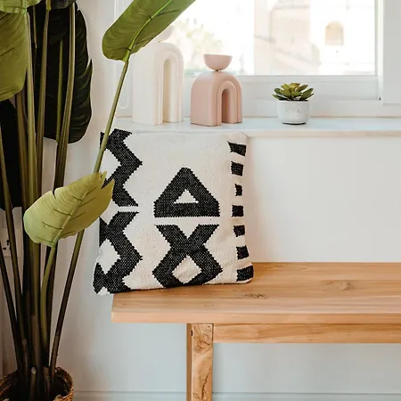 Designer Luxury Apartment, 2 Beds, Prime Location Sliema