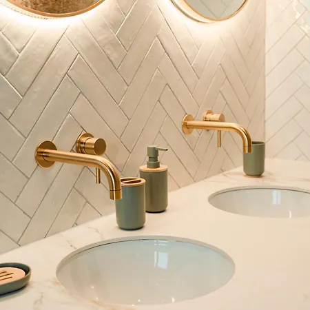 Designer Luxury Apartment, 2 Beds, Prime Location