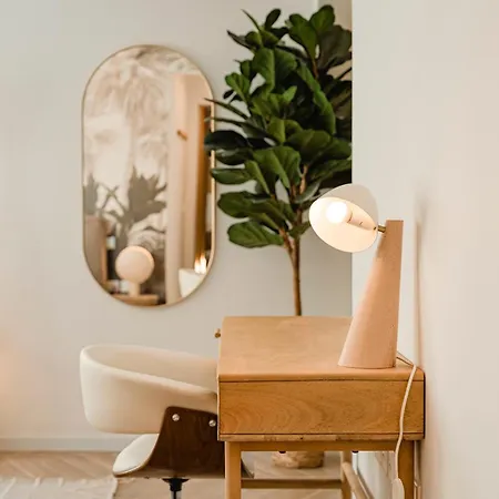 Designer Luxury Apartment, 2 Beds, Prime Location *