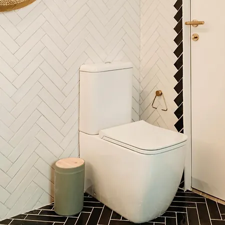 Designer Luxury Apartment, 2 Beds, Prime Location