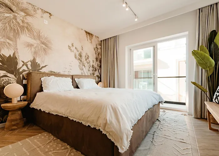 Designer Luxury Apartment, 2 Beds, Prime Location