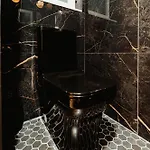 Designer Luxury Apartment, 2 Beds, Prime Location