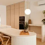 Designer Luxury Apartment, 2 Beds, Prime Location Apartament *