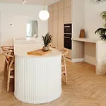 Designer Luxury Apartment, 2 Beds, Prime Location * 슬리에마