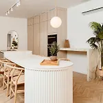 Designer Luxury Apartment, 2 Beds, Prime Location Apartament *