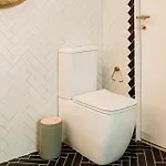 Designer Luxury Apartment, 2 Beds, Prime Location