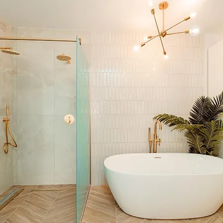 Designer Luxury Apartment, 2 Beds, Prime Location Апартаменты Слима