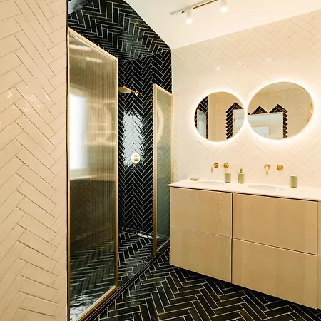 Апартаменты Designer Luxury Apartment, 2 Beds, Prime Location