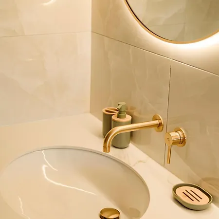 Апартаменты Designer Luxury Apartment, 2 Beds, Prime Location