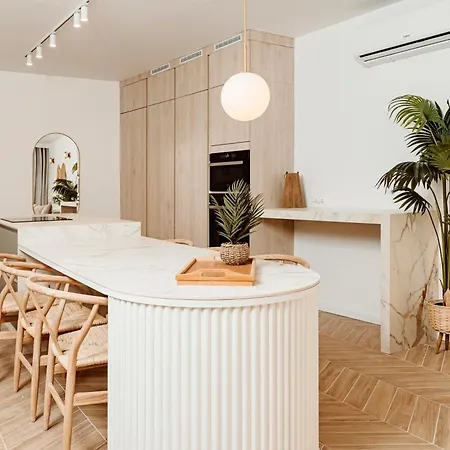 Designer Luxury Apartment, 2 Beds, Prime Location Lejlighed *