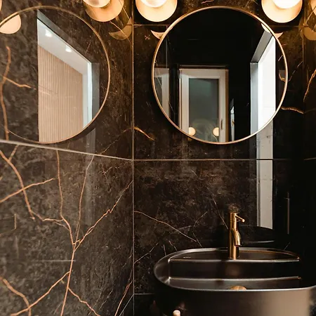 Designer Luxury Apartment, 2 Beds, Prime Location Lejlighed
