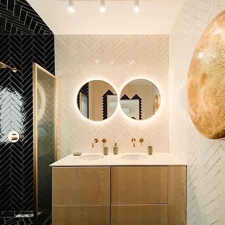 Апартаменты Designer Luxury Apartment, 2 Beds, Prime Location