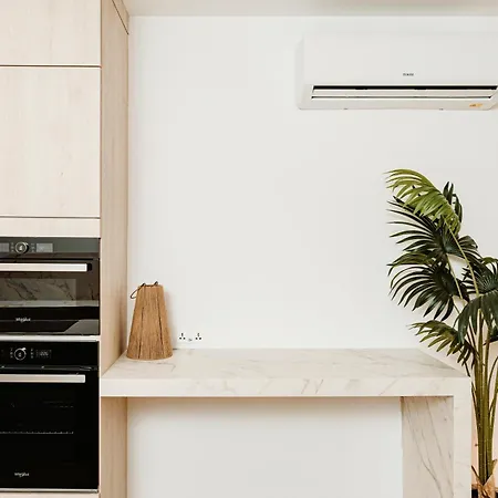 Designer Luxury Apartment, 2 Beds, Prime Location Апартаменты *