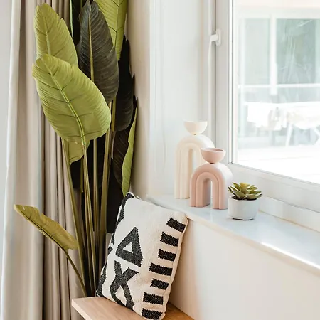 Designer Luxury Apartment, 2 Beds, Prime Location Апартаменты Слима