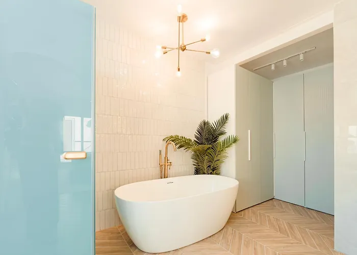 Διαμέρισμα Designer Luxury Apartment, 2 Beds, Prime Location *