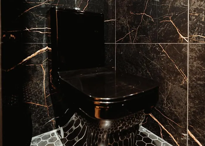 Designer Luxury Apartment, 2 Beds, Prime Location