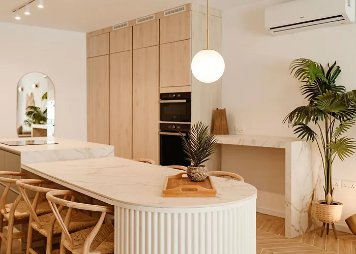 Designer Luxury Apartment, 2 Beds, Prime Location Διαμέρισμα *