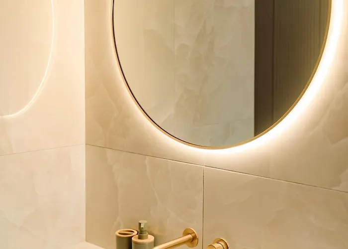 Designer Luxury Apartment, 2 Beds, Prime Location Διαμέρισμα *