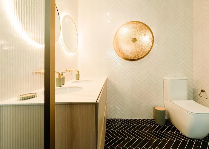 Designer Luxury Apartment, 2 Beds, Prime Location Διαμέρισμα *