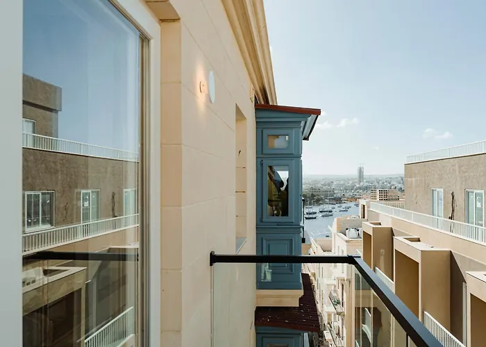 Designer Luxury Apartment, 2 Beds, Prime Location