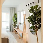 Daire Designer Luxury Apartment, 2 Beds, Prime Location *
