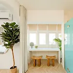 Designer Luxury Apartment, 2 Beds, Prime Location