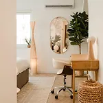 Daire Designer Luxury Apartment, 2 Beds, Prime Location *